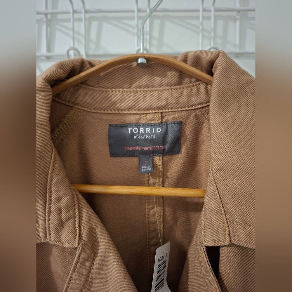 NWT Torrid Lightweight Tan 100% Cotton Twill Crop Trench (Size 1/1X) - Picture 3 of 11